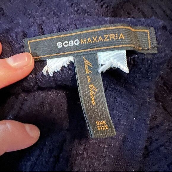BCBGMaxarzia blue knit poncho. One size - Picture 5 of 10